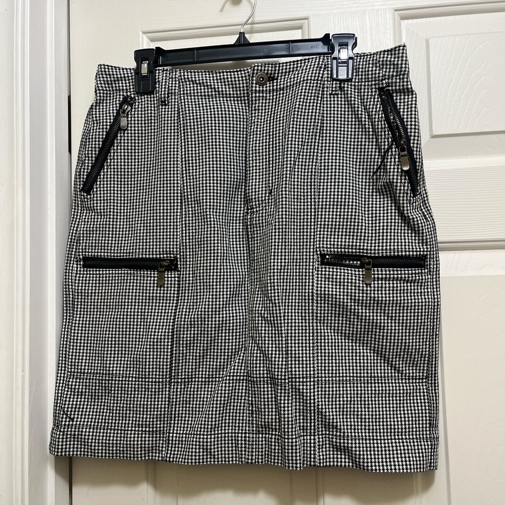 Liz Claiborne Black and White Flat Front Shorts